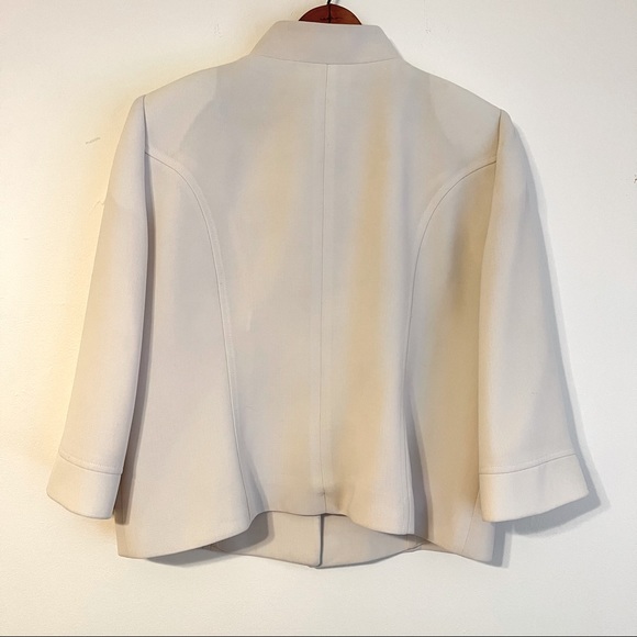 TAHARI by Arthur s. Levine ivory jacket - Picture 2 of 4